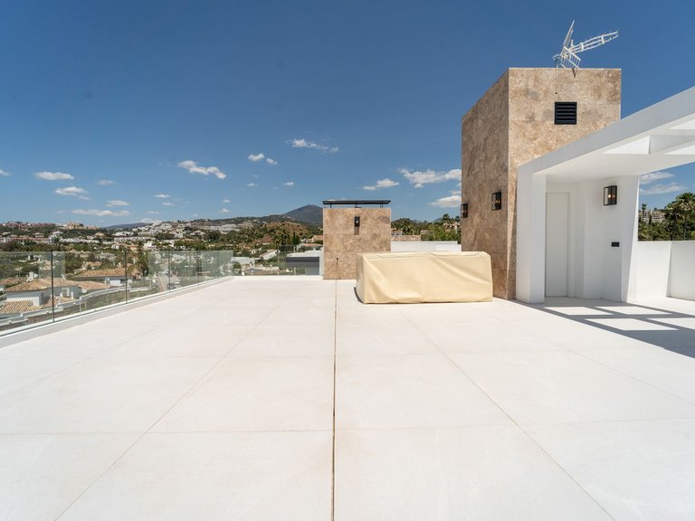 Villa for Sale in Nueva Andalucía, Malaga 54