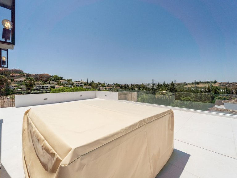 Villa for Sale in Nueva Andalucía, Malaga 56