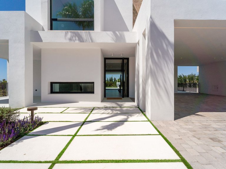 Villa for Sale in Nueva Andalucía, Malaga 6