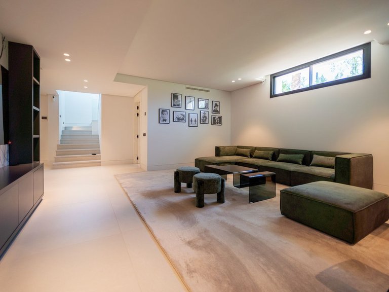 Villa for Sale in Nueva Andalucía, Malaga 60