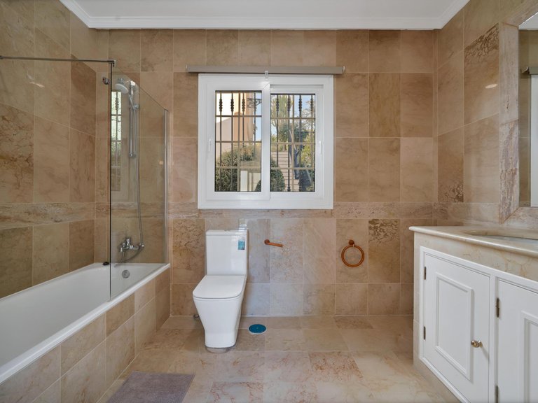 Villa for Sale in Marbella, Malaga 13