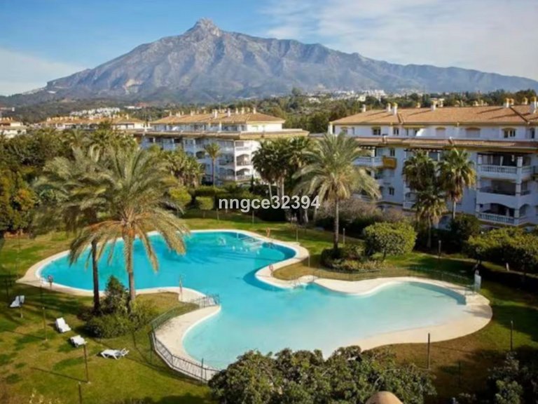 Apartment for Sale in Puerto Banús, Malaga 2