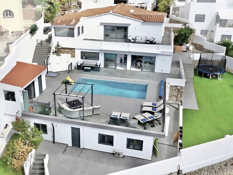 Villa for Sale in Benalmadena Pueblo, Malaga 1