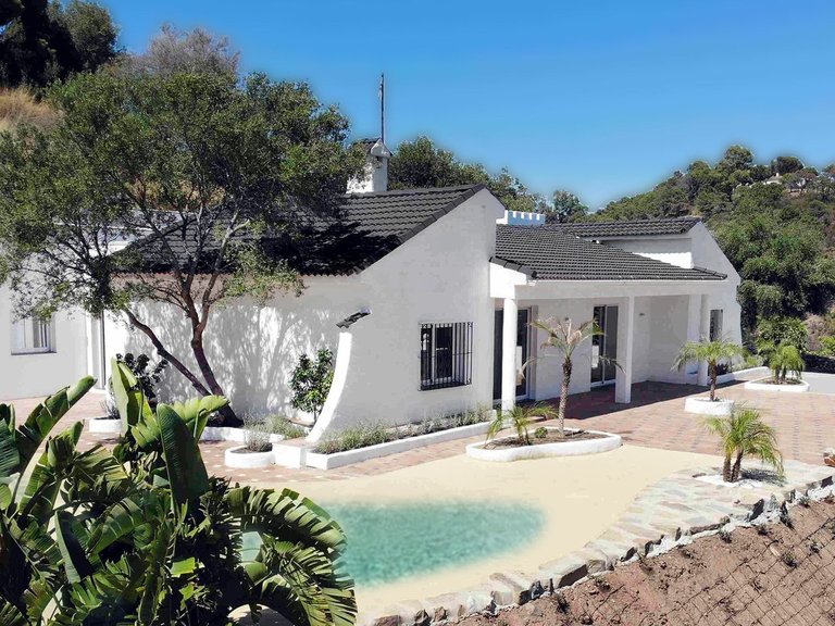 Villa for Sale in Estepona, Malaga 1