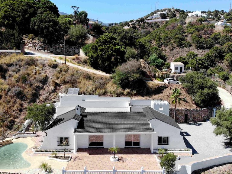 Villa for Sale in Estepona, Malaga 2