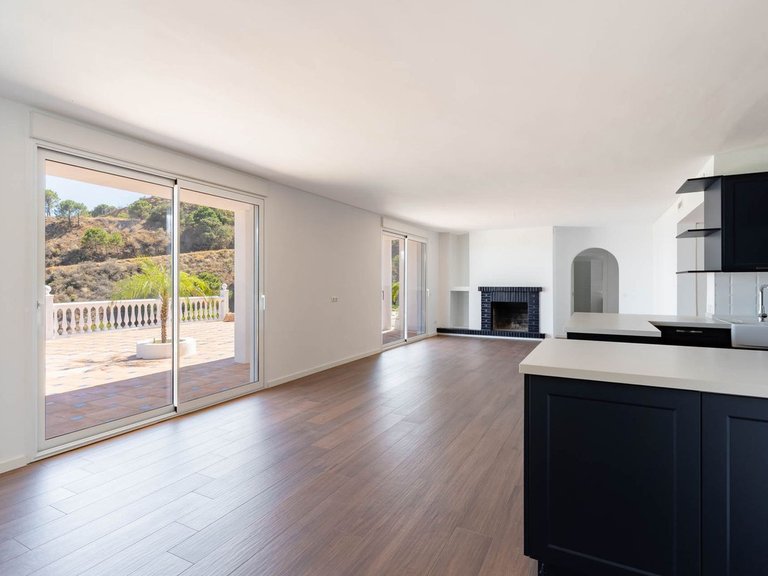 Villa for Sale in Estepona, Malaga 5