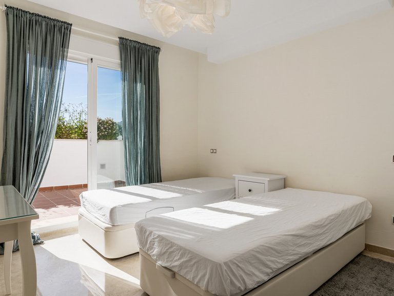 Apartment for Sale in Nueva Andalucía, Malaga 11
