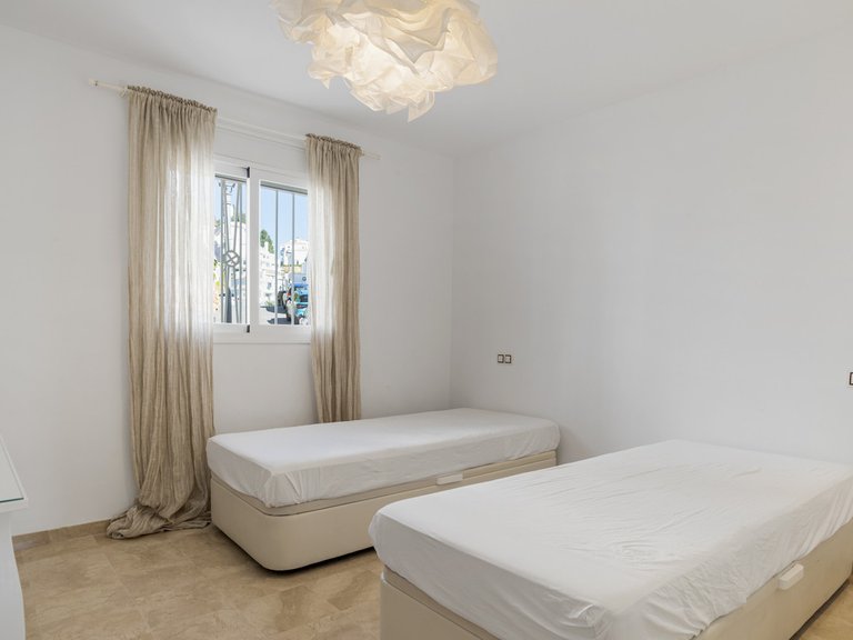 Apartment for Sale in Nueva Andalucía, Malaga 14