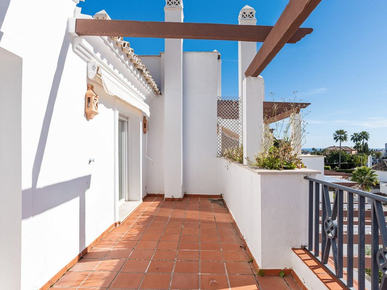 Apartment for Sale in Nueva Andalucía, Malaga 21