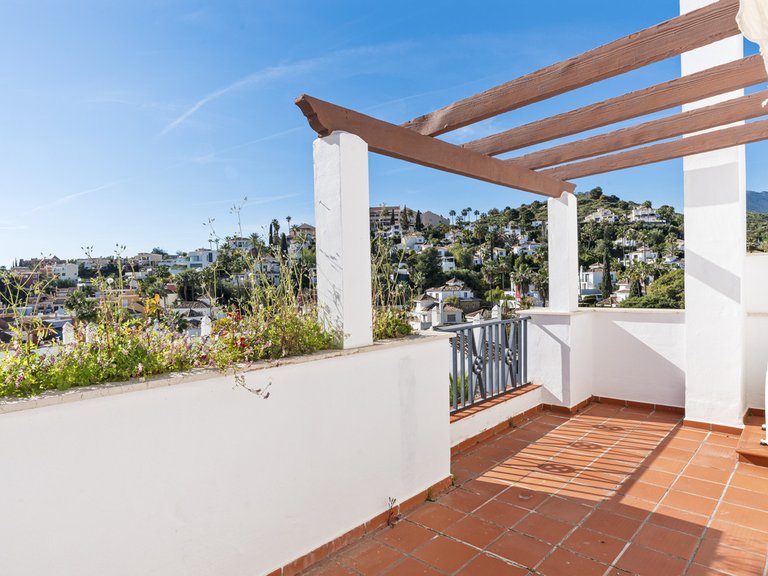 Apartment for Sale in Nueva Andalucía, Malaga 22