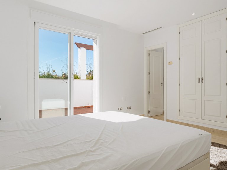 Apartment for Sale in Nueva Andalucía, Malaga 6