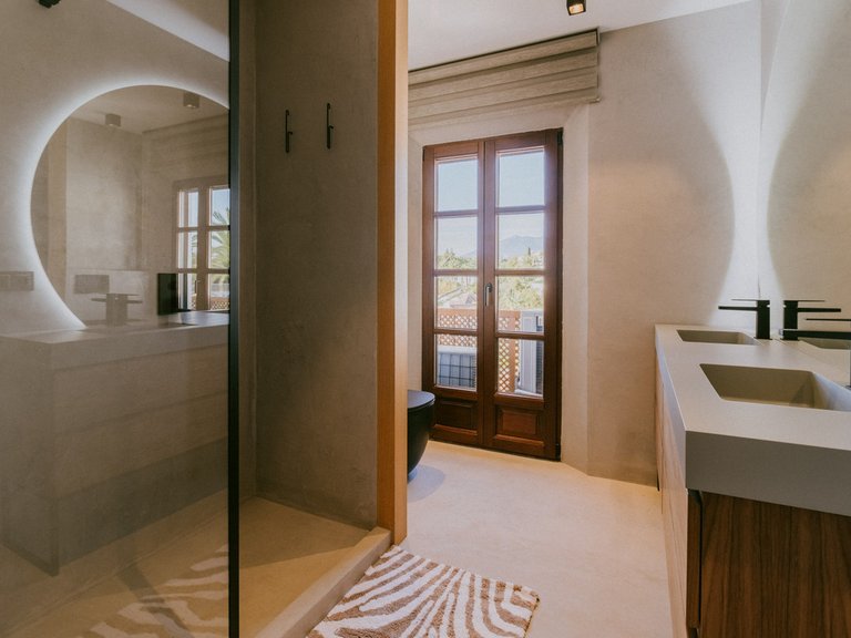 Villa for Sale in The Golden Mile, Malaga 17
