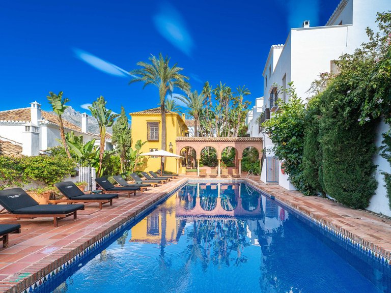 Villa for Sale in The Golden Mile, Malaga 2