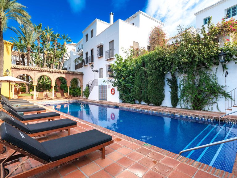 Villa for Sale in The Golden Mile, Malaga 25