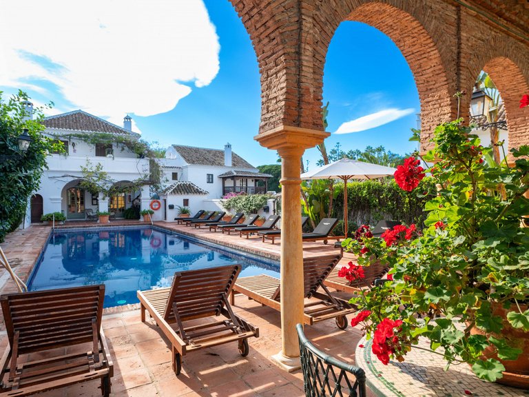Villa for Sale in The Golden Mile, Malaga 3