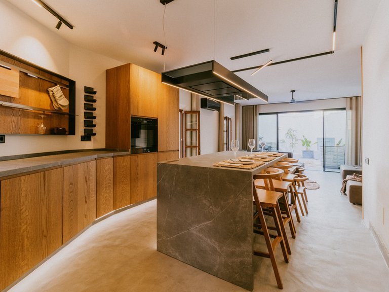 Villa for Sale in The Golden Mile, Malaga 4