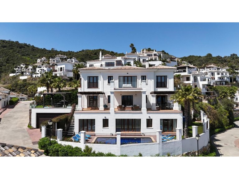 Villa for Sale in Benahavís, Malaga 1