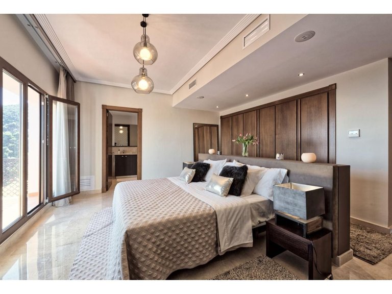 Villa for Sale in Benahavís, Malaga 10