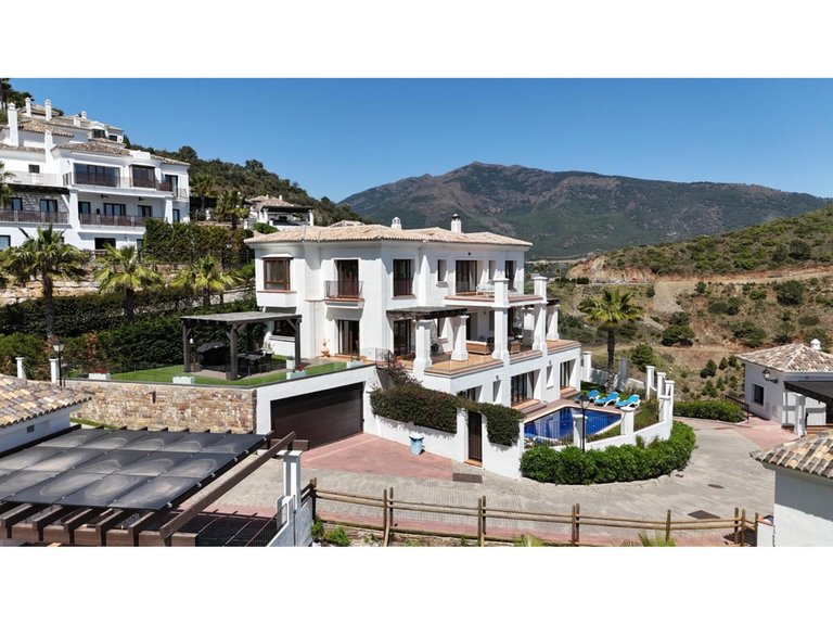 Villa for Sale in Benahavís, Malaga 12