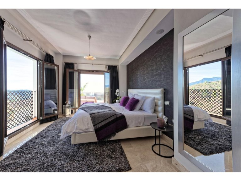 Villa for Sale in Benahavís, Malaga 16