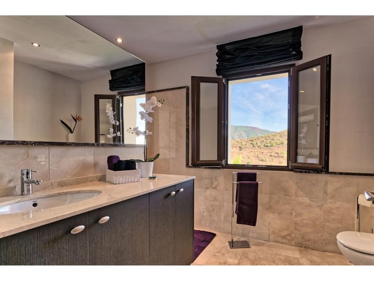 Villa for Sale in Benahavís, Malaga 17