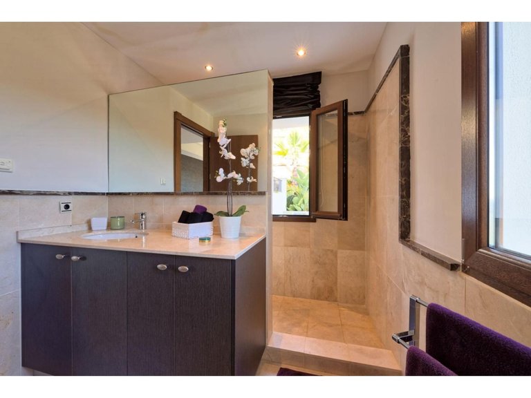 Villa for Sale in Benahavís, Malaga 18