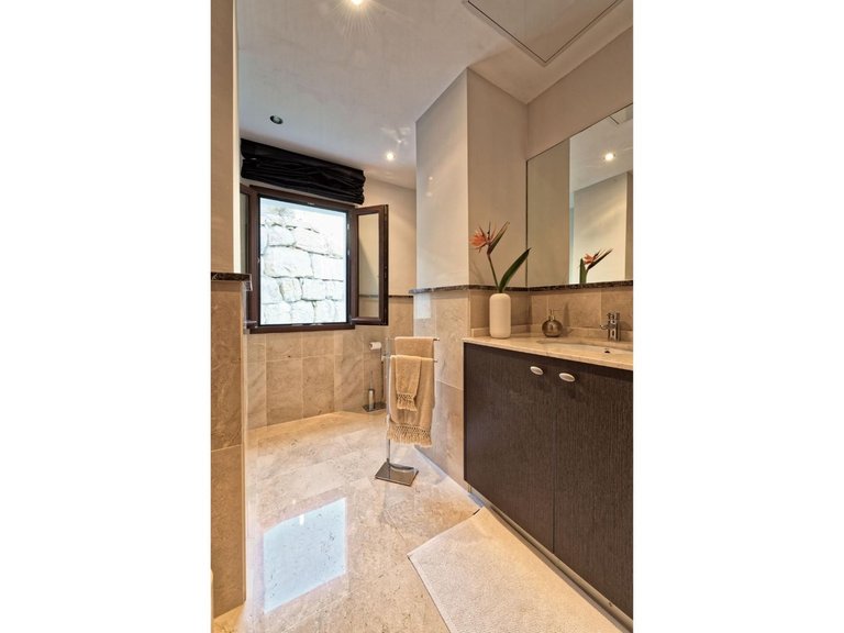 Villa for Sale in Benahavís, Malaga 21