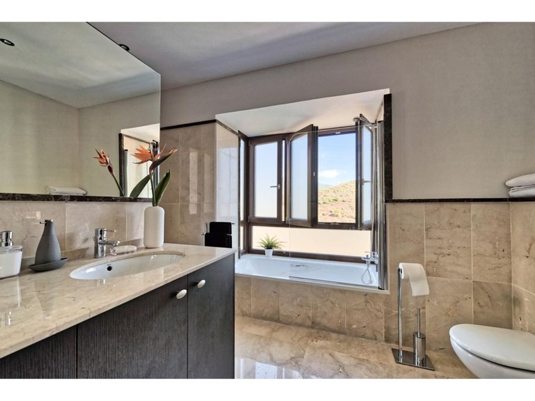 Villa for Sale in Benahavís, Malaga 24