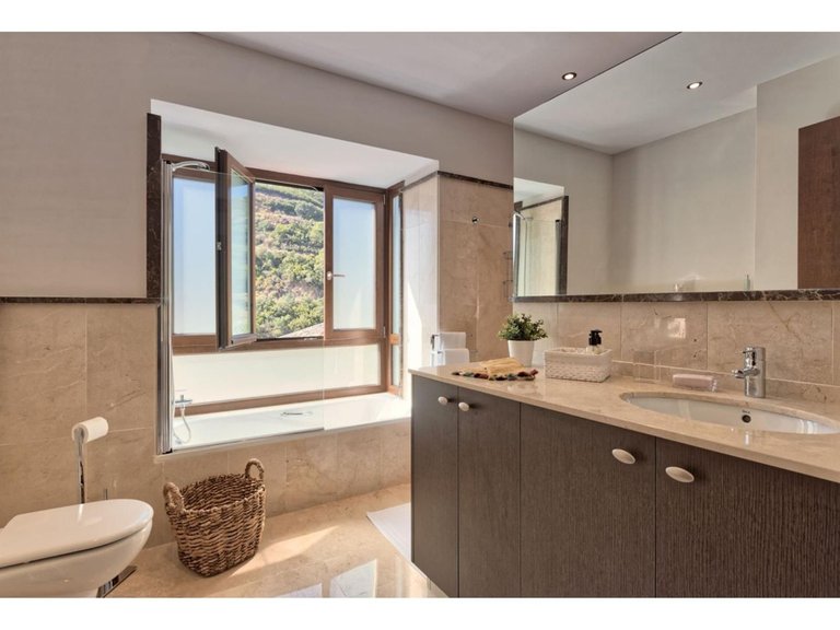 Villa for Sale in Benahavís, Malaga 25