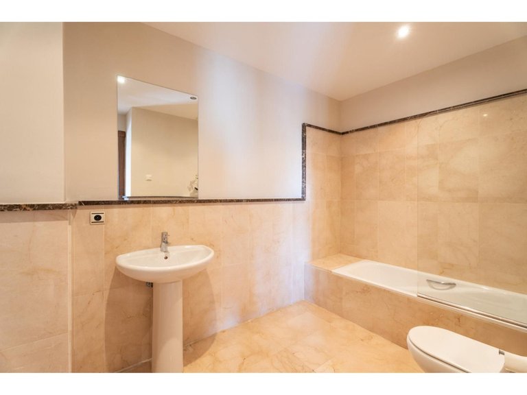 Villa for Sale in Benahavís, Malaga 30