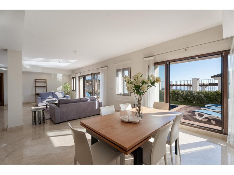 Villa for Sale in Benahavís, Malaga 31