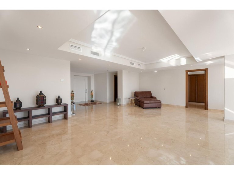 Villa for Sale in Benahavís, Malaga 35