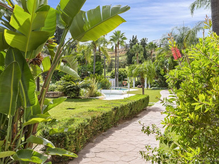 Apartment for Sale in Calanova Golf, Malaga 25