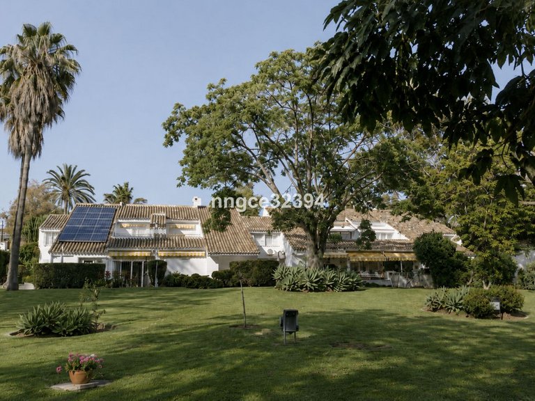 Villa for Sale in Puerto Banús, Malaga 1