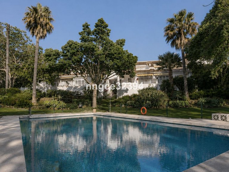 Villa for Sale in Puerto Banús, Malaga 25