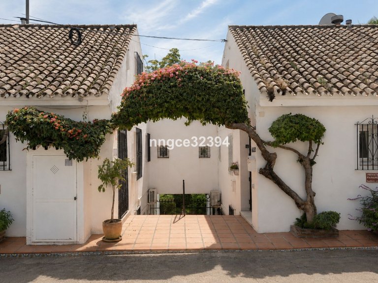 Villa for Sale in Puerto Banús, Malaga 4