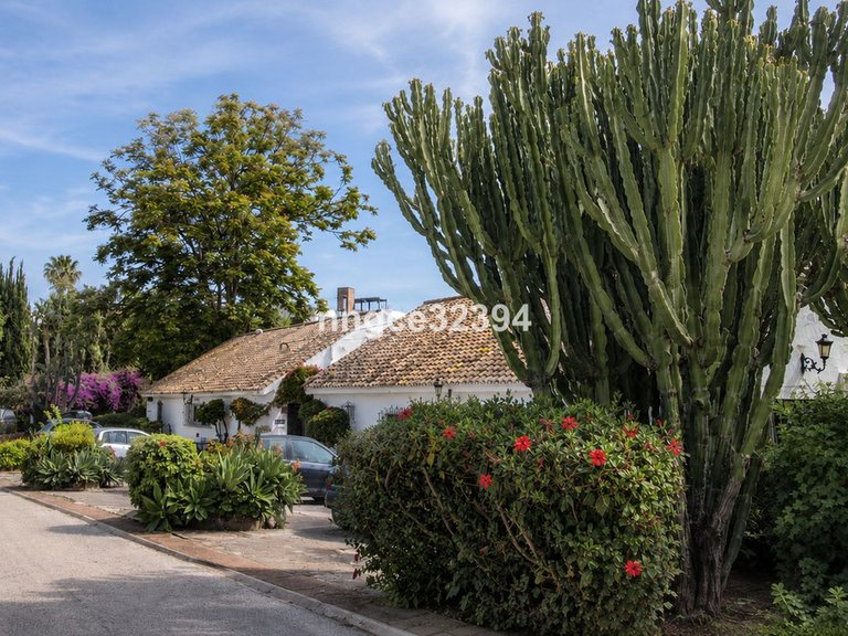 Villa for Sale in Puerto Banús, Malaga 5