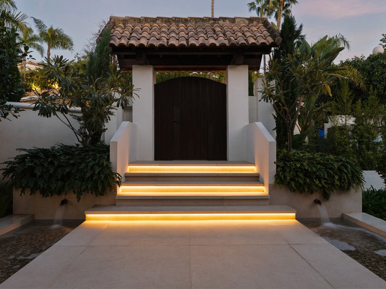 Villa for Sale in Nueva Andalucía, Malaga 29