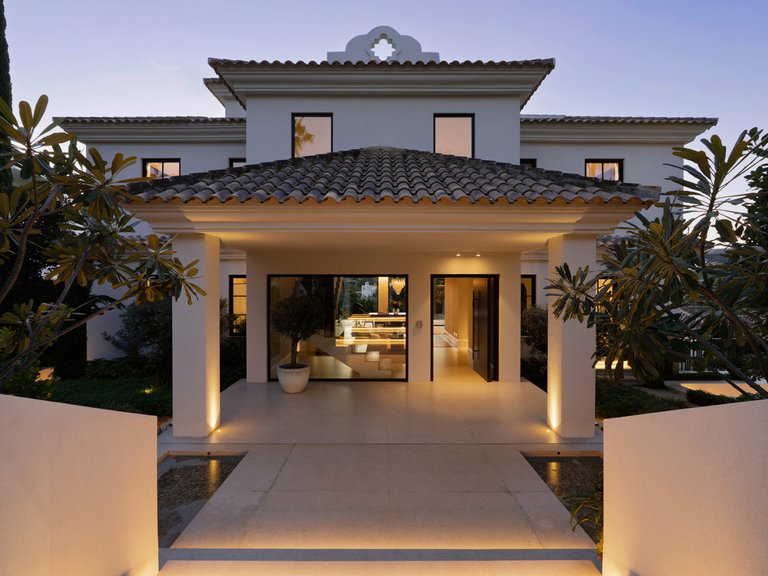 Villa for Sale in Nueva Andalucía, Malaga 3