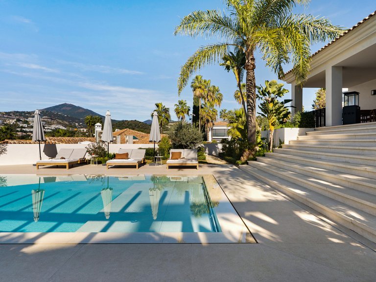 Villa for Sale in Nueva Andalucía, Malaga 32