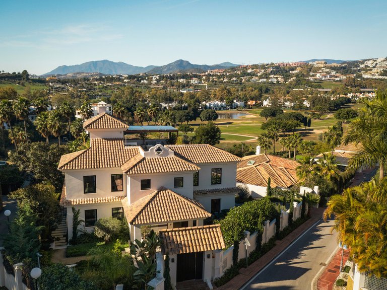 Villa for Sale in Nueva Andalucía, Malaga 4
