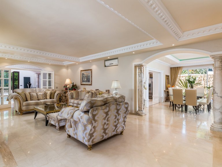 Villa for Sale in El Paraiso, Malaga 10