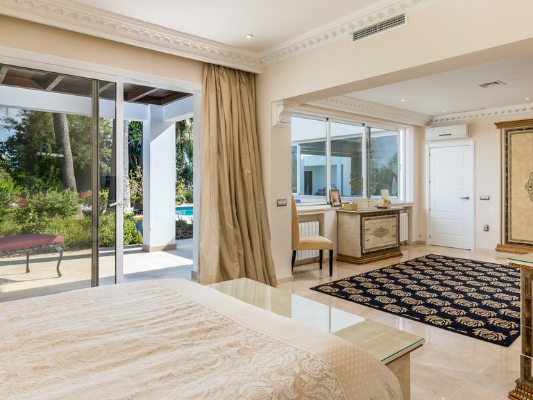 Villa for Sale in El Paraiso, Malaga 16