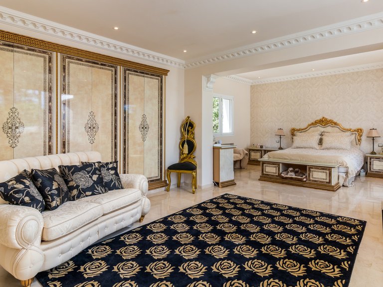 Villa for Sale in El Paraiso, Malaga 17