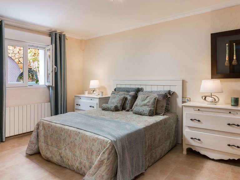 Villa for Sale in El Paraiso, Malaga 20
