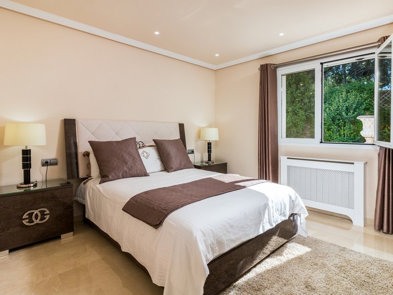 Villa for Sale in El Paraiso, Malaga 21