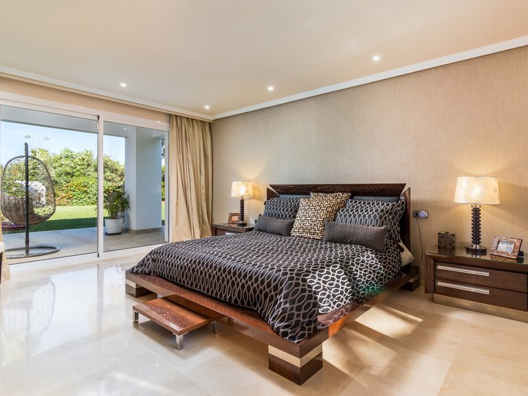 Villa for Sale in El Paraiso, Malaga 25