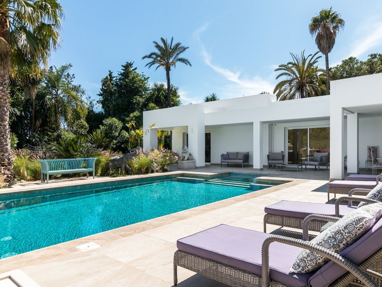 Villa for Sale in El Paraiso, Malaga 27