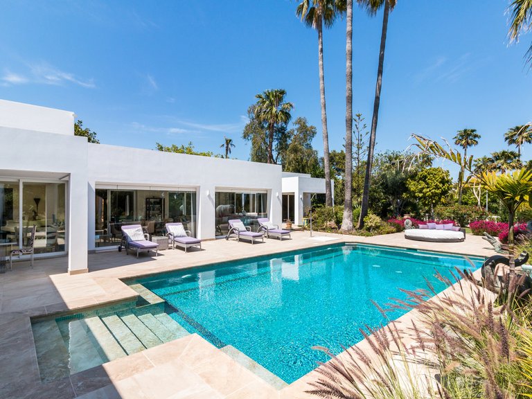 Villa for Sale in El Paraiso, Malaga 28