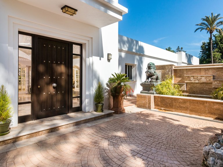 Villa for Sale in El Paraiso, Malaga 29